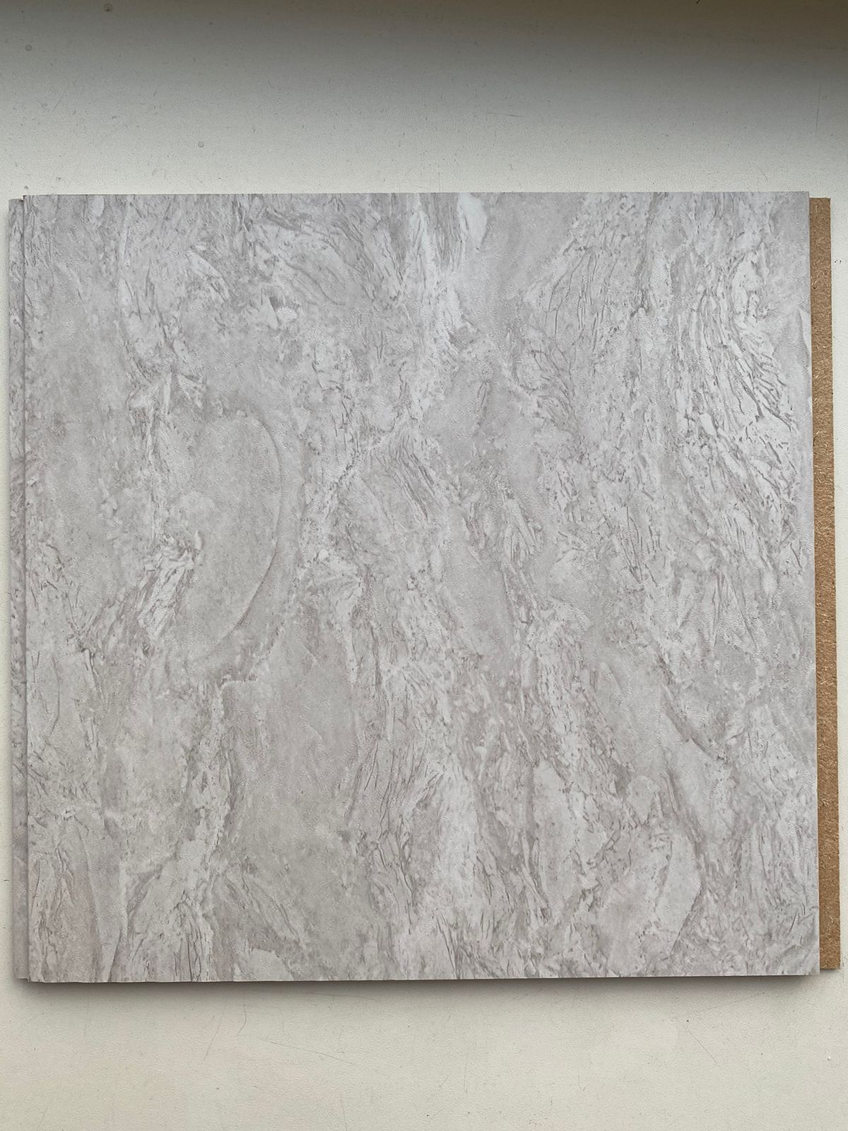 Уголок складной МДФ Агат 2700х*28*28 мм Wand der Welt